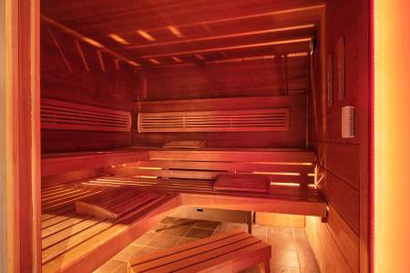 Sauna traditionnel en bois du spa de l'Hôtel Athena Spa à Strasbourg