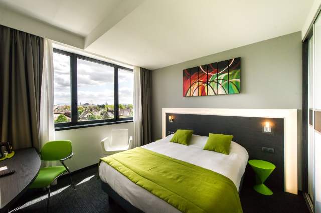 chambre avec lit double