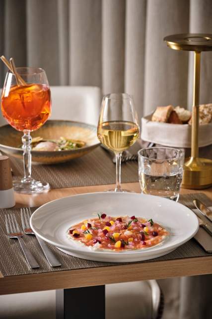 Wine glasses and starter from the restaurant at Hôtel Athena Spa in Strasbourg