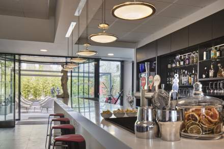 Bar lounge de l'Hôtel Athena Spa à Strasbourg