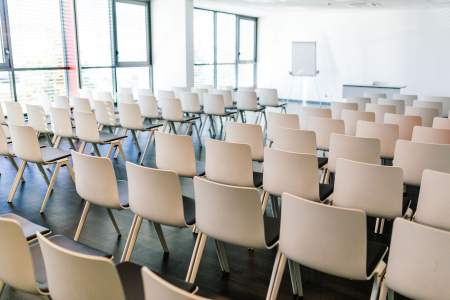 Salle de réunion modulable pour séminaire à l'Hôtel Athena Spa à Strasbourg
