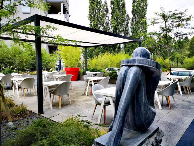 Shaded terrace with pergola at Hôtel Athena Spa in Strasbourg
