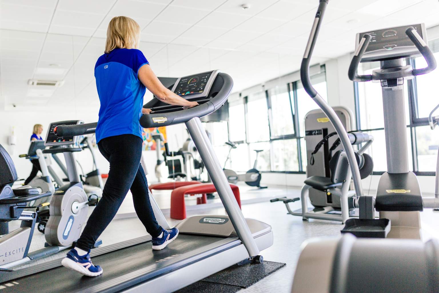 Salle de fitness moderne, appareils technogym, hôtel athena spa strasbourg alsace