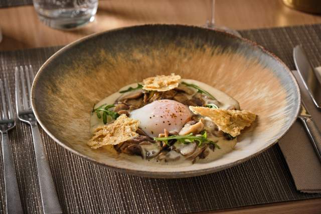 Plate with poached egg from the restaurant at Hôtel Athena Spa in Strasbourg