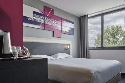 Chambre design de l'Hôtel Athena Spa à Strasbourg Hautepierre