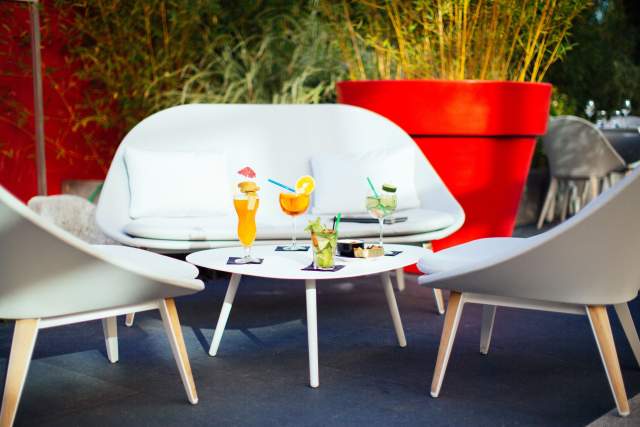 Table and armchair on the terrace at Hôtel Athena Spa in Strasbourg